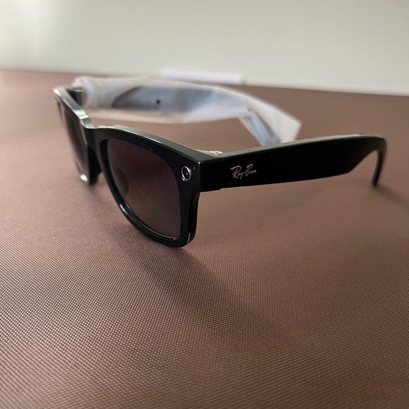 Ray-Ban Stories Smart Glasses NEW Never Used - Picture 8 of 8